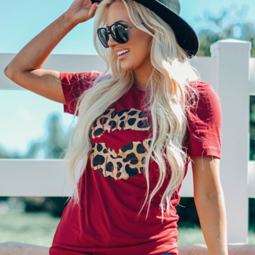 Kiss This Tee - Picture 3 of 4